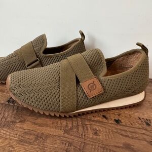 New Born Newbury Knit Sneakers Army green Women's Size 7.5 Slip On